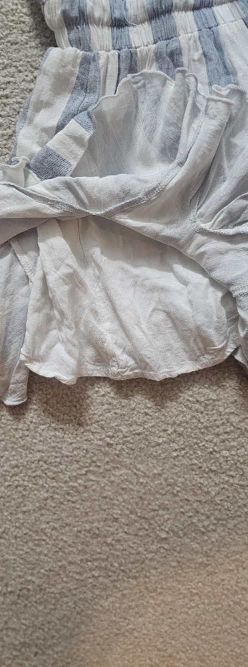 Luxxel striped romper, a flowy, light blue and white striped piece Size Large - Picture 7 of 12